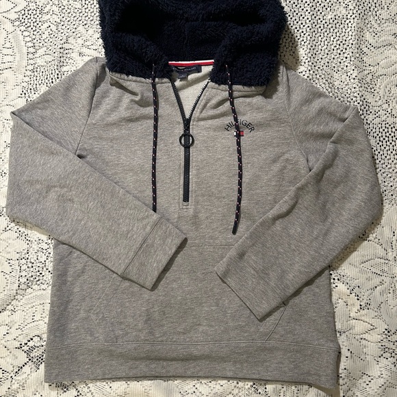 Tommy Hilfiger Gray Sweatshirt with Navy Details - Picture 2 of 6